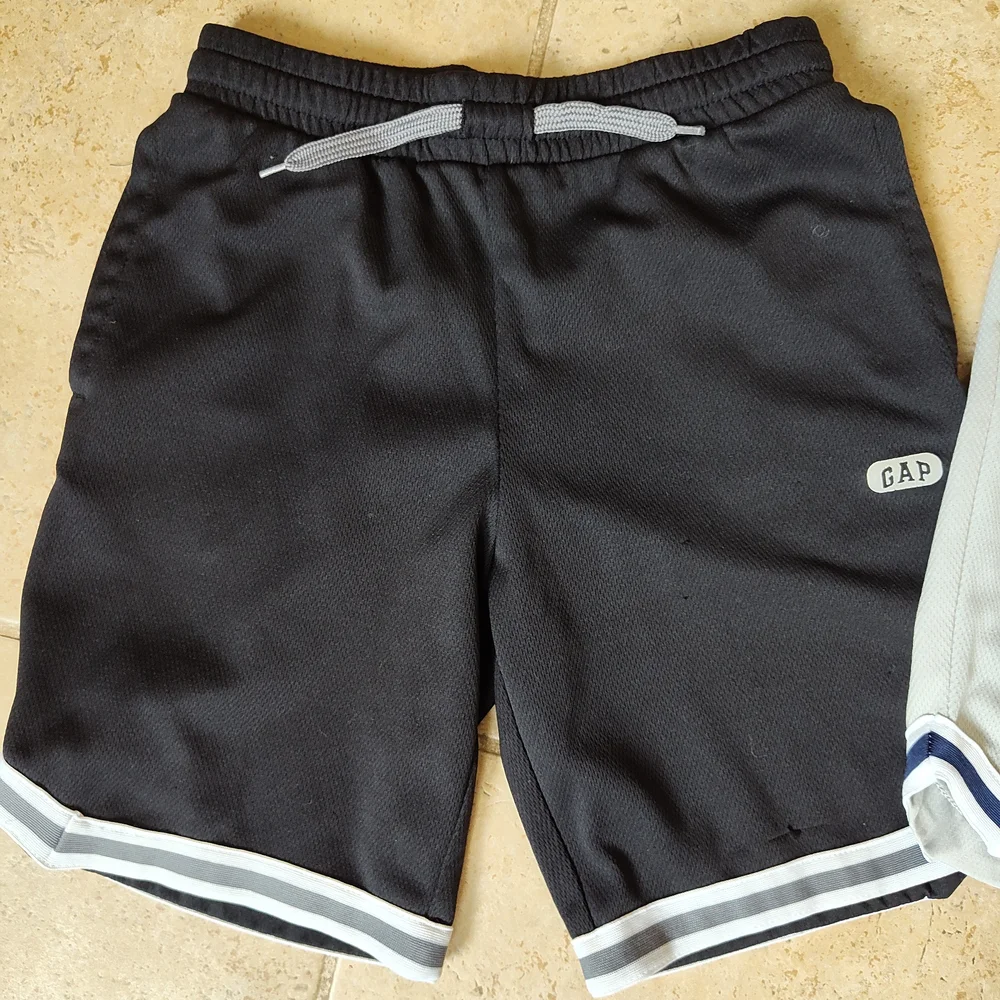 GAP Boys M Black and Gray Shorts Set